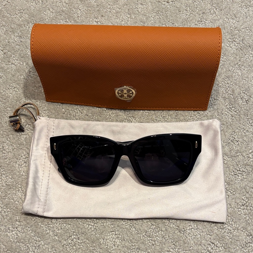 Tory Burch Glossy Black Rectangular Sunglasses wi… - image 4